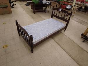 lot 15 image: Vintage Wooden Spindle Twin Bed Frame with Mattress