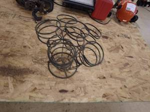 lot 24 image: Vintage Metal Wine BottleHolder
