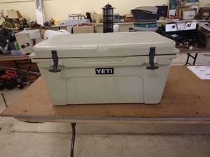 lot 55 image: Yeti Tundra 65 Cooler