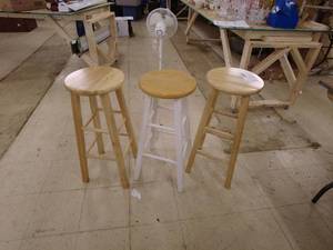lot 72 image: Set of 3 Wooden Bar Stools