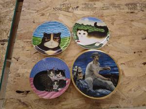 lot 119 image: Set of 4 Decorative Plates Featuring Cat and Nautical Designs