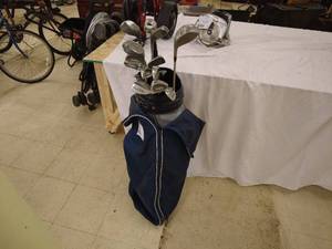 lot 138 image: Complete Set of Mens Golf Clubs with Bag