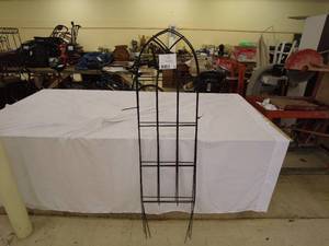 lot 163 image: Tall Metal Garden Trellis