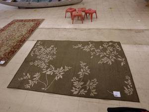 lot 172 image: Decorative Area Rugs with Floral Pattern