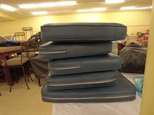 lot 189 image: Lot of 5 Blue Cushions