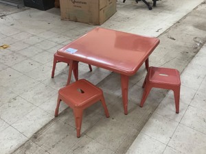 lot 153 image: Kids table and stools- good shape