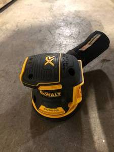 DEWALT 20V MAX XR Cordless Brushless 5 in. Random Orbital Sander (Tool Only)   Customer Returns See Pictures