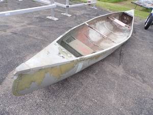 lot 4 image: 1979 Smoker Craft Canoe
