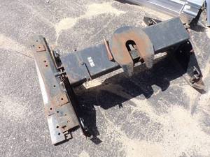 lot 6 image: 5th Wheel Hitch