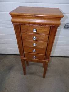 lot 21 image: Jewelry Cabinet