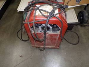 lot 30 image: Lincoln Arc Welder 225 AMP