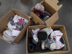 lot 39 image: Spray Painting Supplies