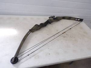 lot 41 image: Compound Bow