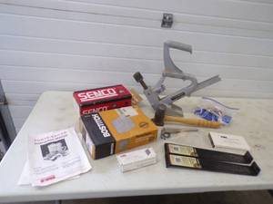 lot 45 image: Porta Nailer Floring Stapler with 2 boxes of Staples, Hammer and Flooring Tools