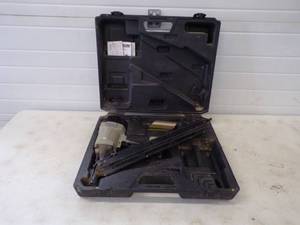 lot 46 image: Porter Cable Clipped Head Framing Nailer with Case