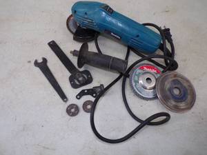 lot 48 image: Makita 4 Grinder