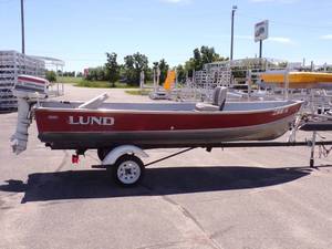 lot 2A image: 1992 Lund Boat with Trailer and  25 HP Johnson Outboard Motor