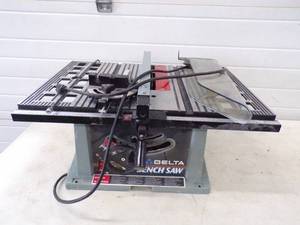lot 56 image: 10 Delta Bench Saw