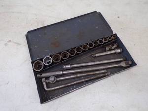 lot 67 image: 12 Socket Set