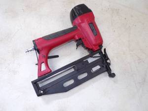 lot 69 image: Air Finish Nailer