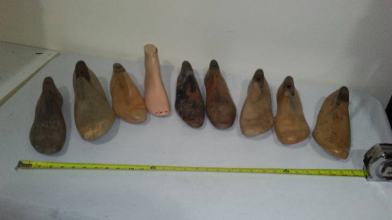 lot 776 image: Vintage Wood Foot Form.