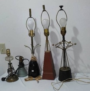 lot 795 image: Mid Century Atomic Lamps and More (5)