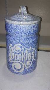 lot 717 image: Vintage Cookie Jar.
