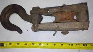 lot 720 image: Vintage Hook and Pulley System.