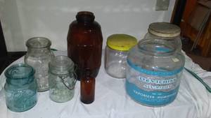 lot 752 image: Misc Jars and More.