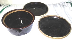 lot 754 image: Stoneware (3)