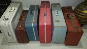 lot 772 image: Vintage Suitcases(6)