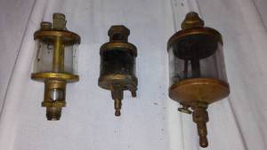lot 837 image: Vintage Brass Engine Oilers (3)