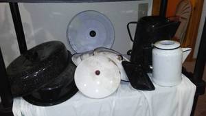 lot 857 image: Misc. Enamelware in Tote.