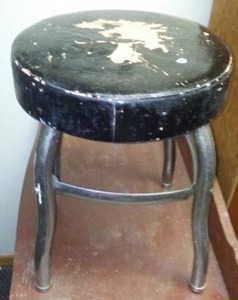 lot 811 image: Mid Century Stool.