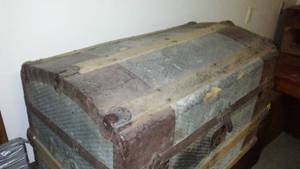 lot 846 image: Steamer Trunk Includes Non-matching Insert.
