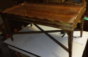 lot 884 image: Vintage end table, coffee table