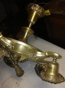 lot 887 image: Vintage Brass Chandelier.