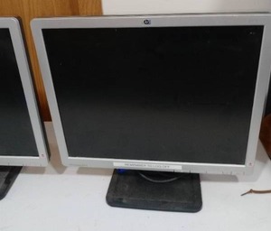 lot 868 image: HP Compact Monitors (2)