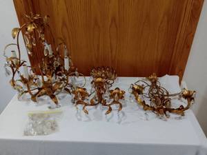 lot 878 image: Electic Crystal Chandelier (3)