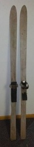 lot 602 image: Vintage Snow Skis, Great Wall Hangers.