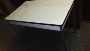 lot 613 image: Enamelware Table, Metal Legs,