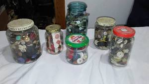 lot 625 image: Plethora Of Vintage Buttons