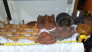 lot 633 image: Wood and Wood look items.