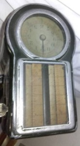 lot 639 image: Vintage Time clock - good condition.