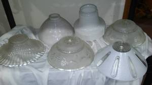 lot 641 image: Vintage ceiling light globes, clear and white (6)
