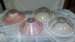 lot 643 image: Vintage ceiling light globes, pink (4)