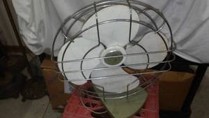 lot 661 image: Vintage Electric Fan,12inch, Works.