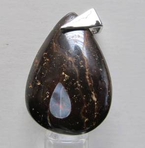 lot 5 image: Lovely Polished Boulder Opal Pendant