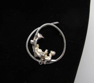 lot 7 image: Sculptural Modernist Sterling Silver Round Brooch