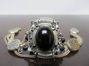 lot 26 image: Ornate Southwestern Sterling Silver Bracelet wOnyx